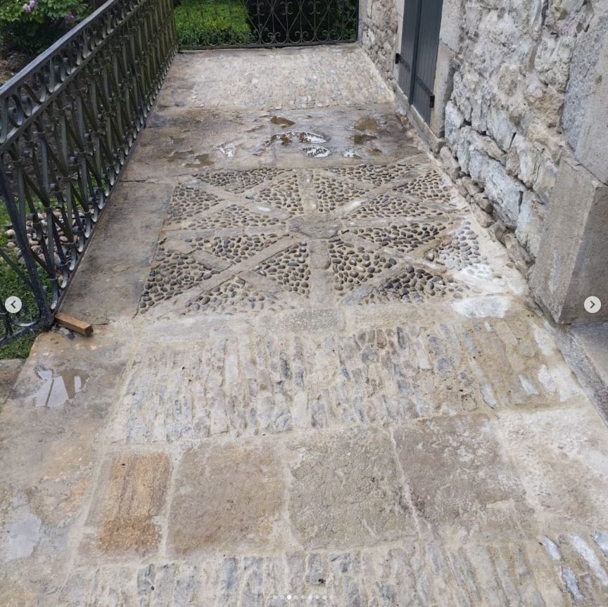 Restitution d'un pisé en galets de Dordogne avec raidisseurs calcaires