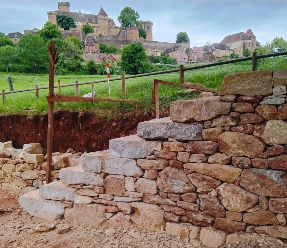 Chantier du vivier de Boscau à Prudhomat - Escalier en pierres sèches