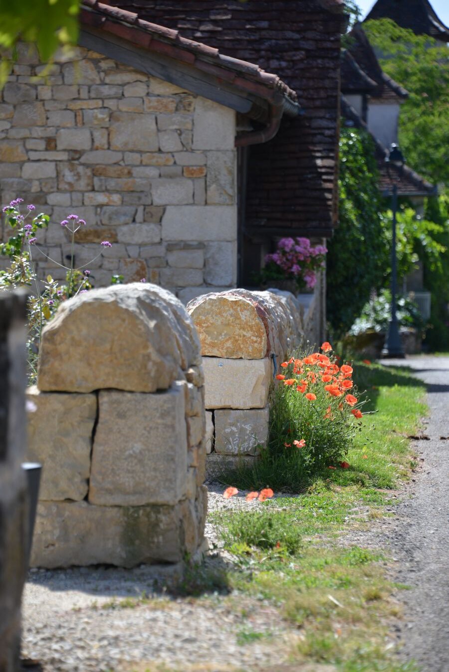 LOUBRESSAC - Aménagement de jardin - mur-terrasse et gradines en calades